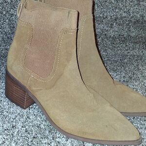 Chelsea And Violet Tan Suede Ankle Boots Women's 8.5